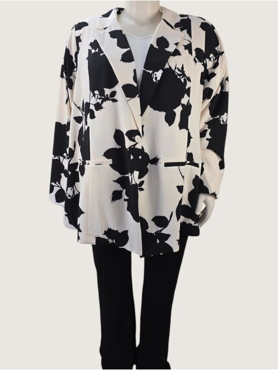 torrid Jackets & Blazers - Torrid Studio Floral Crepe Blazer Ivory Black 5X NWT